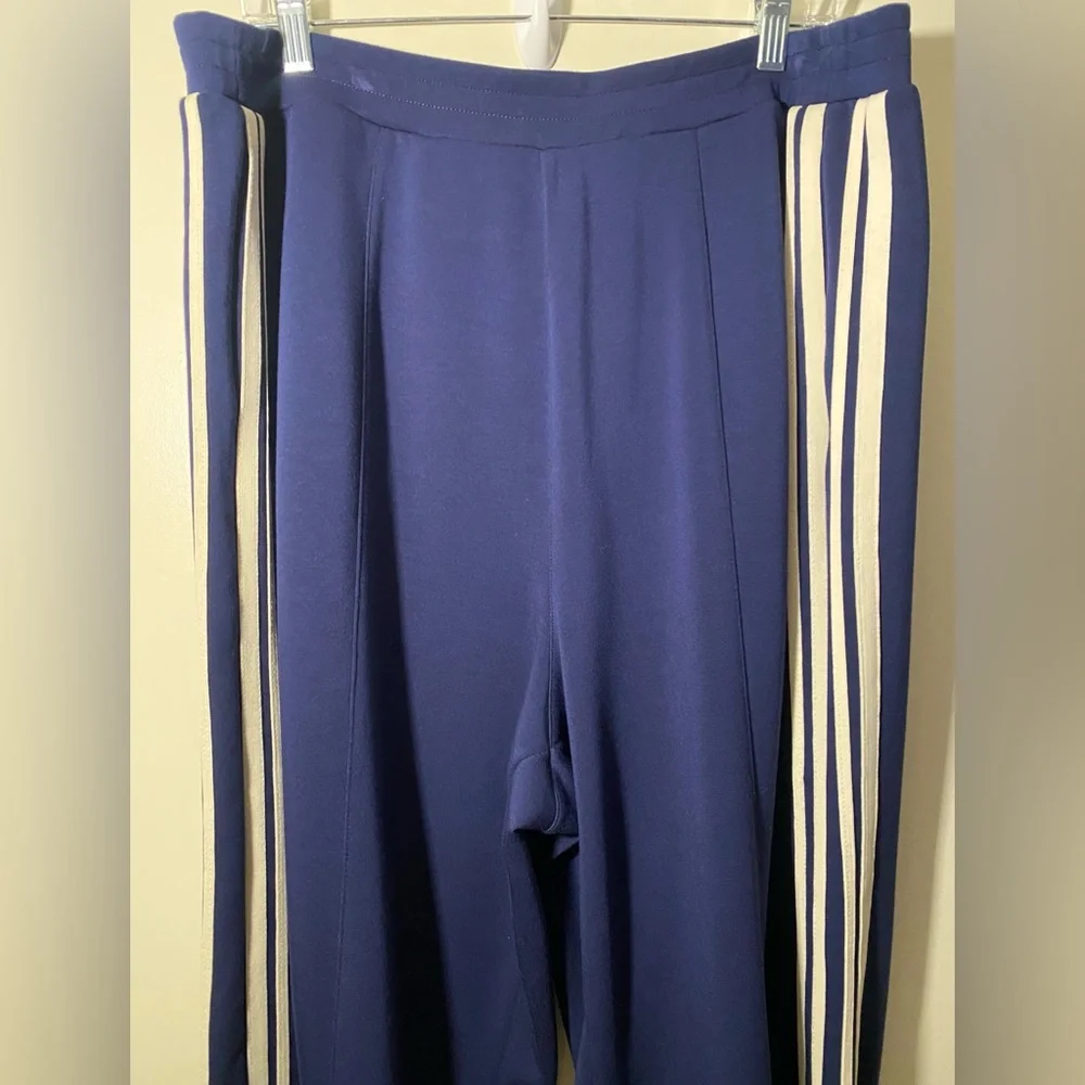 Pre-Loved Torrid Navy Track Pants Size: 2x Regular Length - Picture 9 of 10